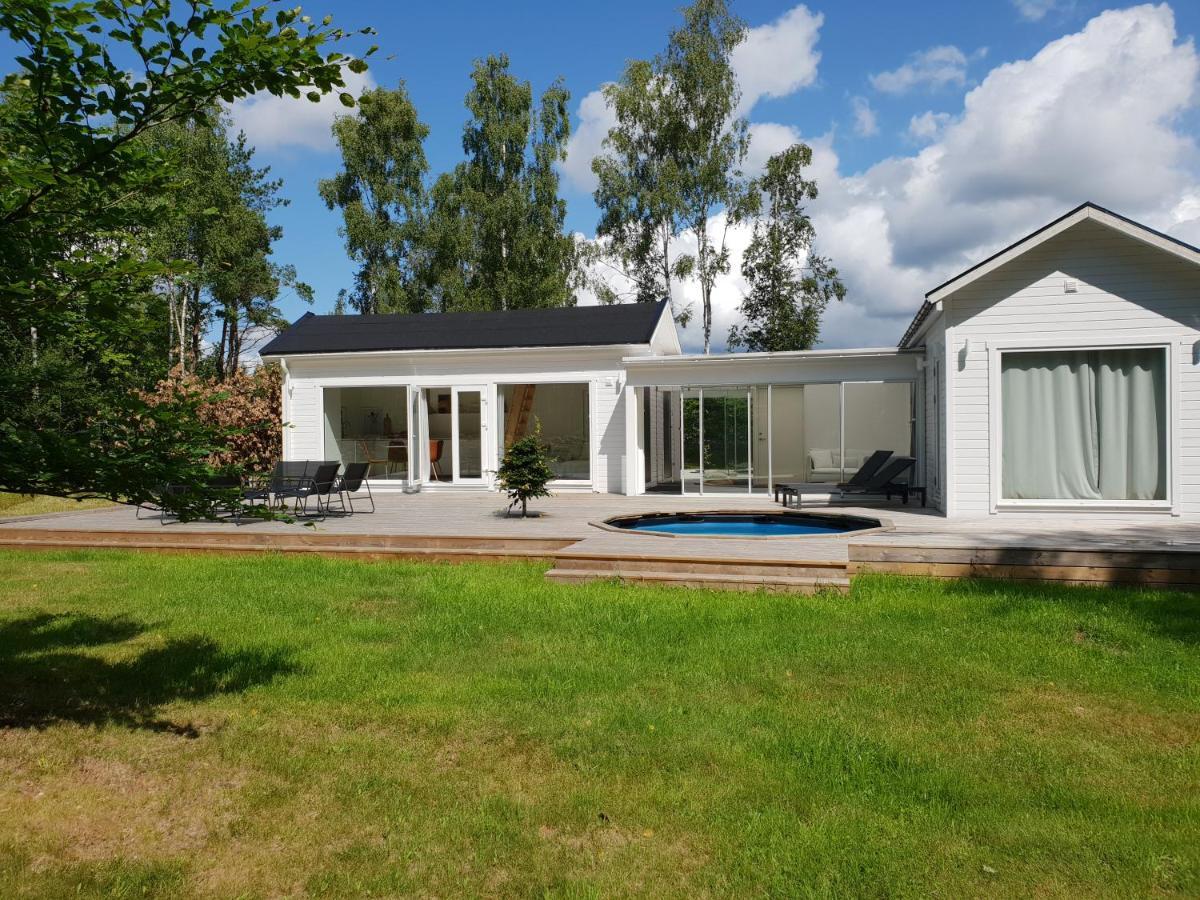 Cabin In The Forest With Spa Bath Västra Torup Exterior foto